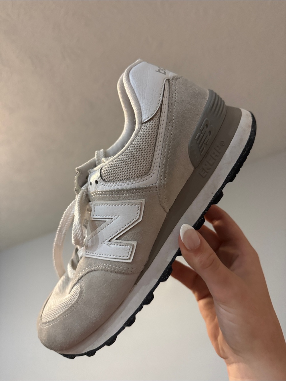 New Balance Women's 574 Shoes - Picture 2 of 8